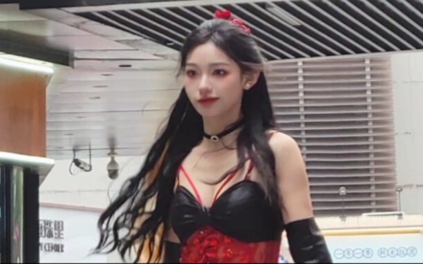 不好了少爷！夫人她已经在城外drama了三天三夜了