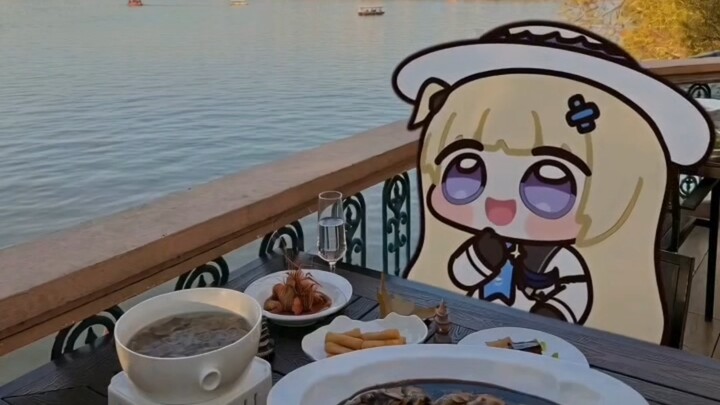 Phoebe mencicipi Ikan Asam Manis Danau Barat