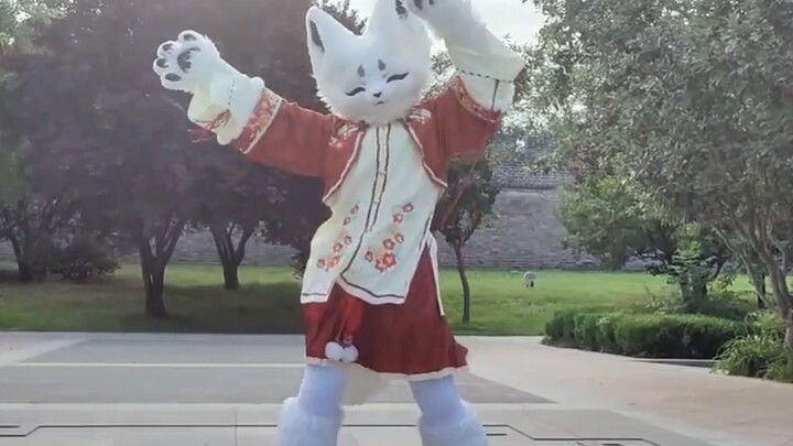 Let’s love the Earth today! [Furry House Dance]