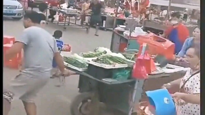 คุณเคยเห็นอำนาจของเจ้าหน้าที่เทศกิจไหม?