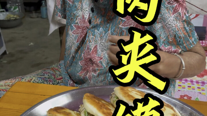 النودلز باللحم على طريقة الشمال الشرقي اللي عملته جدتي بسعار معقولة تمامًا، كُل واحدة وتشبع!