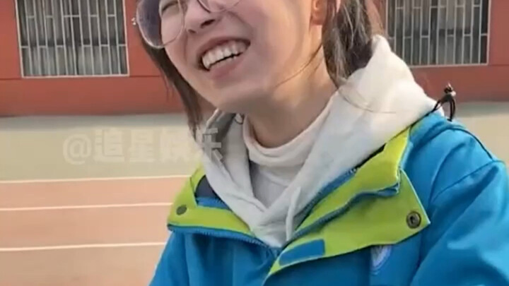 หลังวิ่ง 800 เมตรเสร็จ… ฮ่า… ฮ่า～