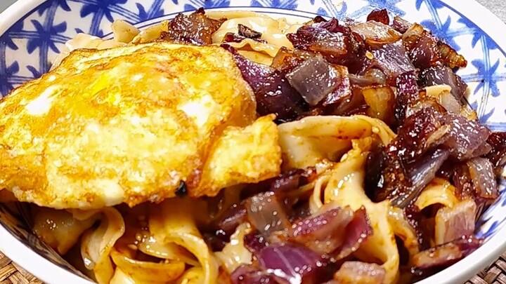 Using onions to whip up a quick拌面—just hang in there, New Year’s is almost here!