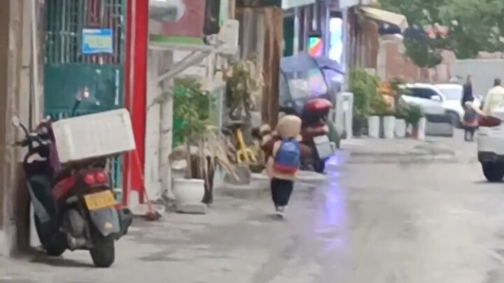 I used to walk like that too, but now I’ve grown up.