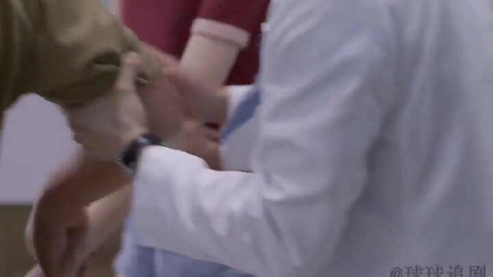 Girl with an ectopic pregnancy dares not face her strict father and tells the doctor the truth.