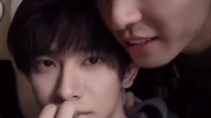 Xiao Ling, surrounded and teased by a group of straight men, is weak, pitiful and helpless