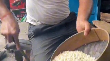 هذا هو الفشار الحقيقي، أما ما يأكله الجميع عادة فهو الذرة المقرمشة فقط.