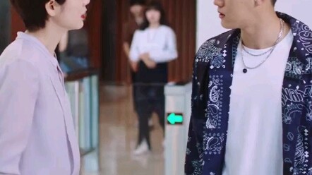 %The wife's choice Da Yu argued with Han Chao and forced him to return the car. After Han Chao left,