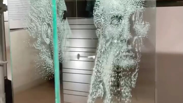 Seni memecahkan kaca