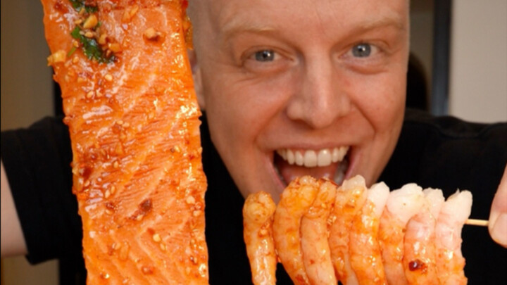 The seafood in sauce is here, and you can’t control your mouth and eat it.