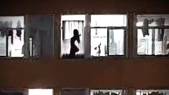 رقص حار في السكن المقابل