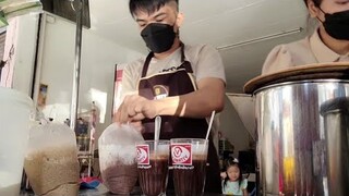 แดงโซดามะนาว ชาเขียวมะนาว ที่ร้านใช้ผงมะนาวนะค่ะอร่อยดีเข้มข้น