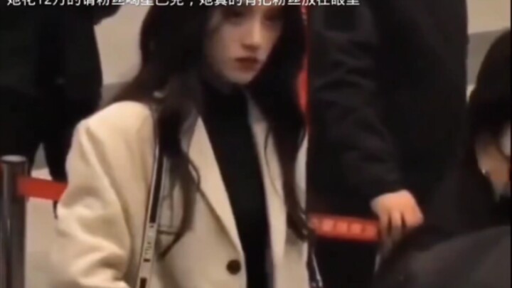 Chi 120 nghìn mời người hâm mộ uống Starbucks, cô ấy thực sự coi người hâm mộ là quan trọng, nhưng l