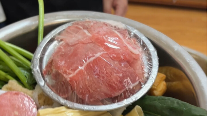 หม่าล่าปันแบบตงเป่ยเหนียวหนึบซ่อนอยู่ในตรอก! คุณป้าเรียกฉันว่า “เด็กๆ” ทีละคำ หวานจนน้ำตาไหลเลย～