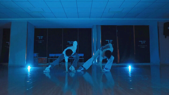 【คฑาพลั่ว】การซ้อมเต้นของ ThereForYou | ซ้อมก็แค่ซ้อม ไปแอบจูบเขาทำไมเนี่ย!