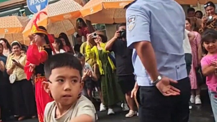 Police and civilians dancing together 👍