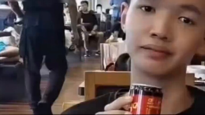 เชียนชางไม่คอสเพลย์เป็นอัศวินอีกต่อไป และตัดสินใจคอสเพลย์เป็นทอม เดอะแร็กคาวบอย