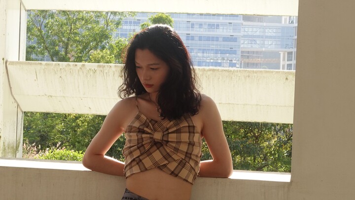 การให้เพื่อนซื่อๆ ถ่ายรูปตอนผู้ชายใส่สายเดี่ยวมันเป็นยังไงกันนะ?