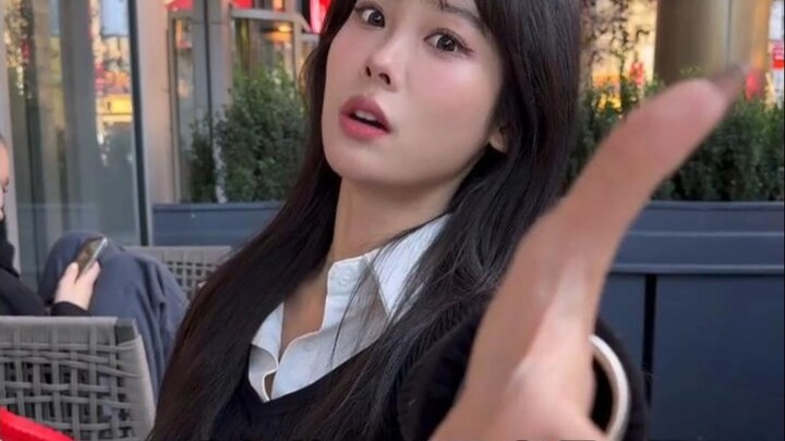 Người hẹn hò thoạt nhìn cứ ngỡ là đứa ngốc, nhưng nhìn kỹ mới thấy… đại trí nhược ngu hay đại ngu nh