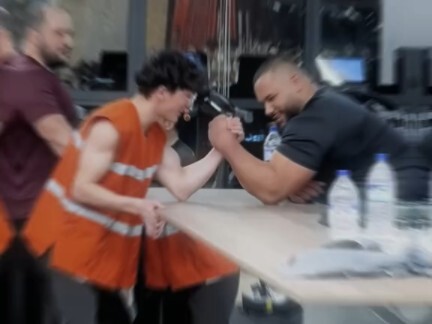 Lengan kurus tapi kuat