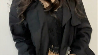I just want to see what her girlfriends are wearing.