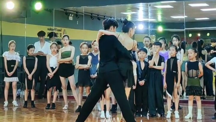 #王崇墨李茉晗  斗牛