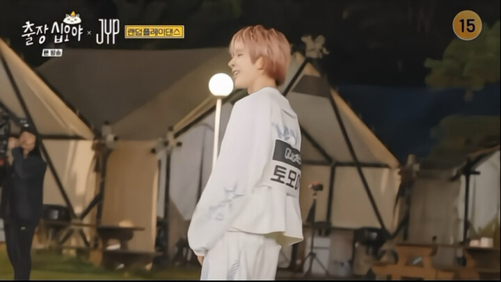 Anh chàng Siren trên sân khấu nhảy ngẫu hứng đêm rằm của JYP