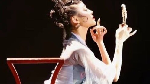 [Dancer Hua Xiaoyi] Why can't a beautiful and outstanding woman be ambitious in pursuing fame and fo