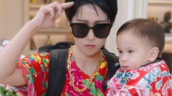 Bos Tieling Zhang Latte suka memakai jaket katun bermotif bunga?