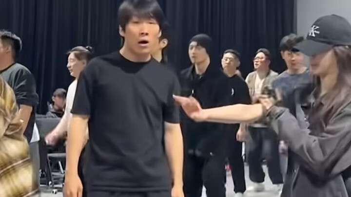 Tian Fang has a dance-shame certificate.