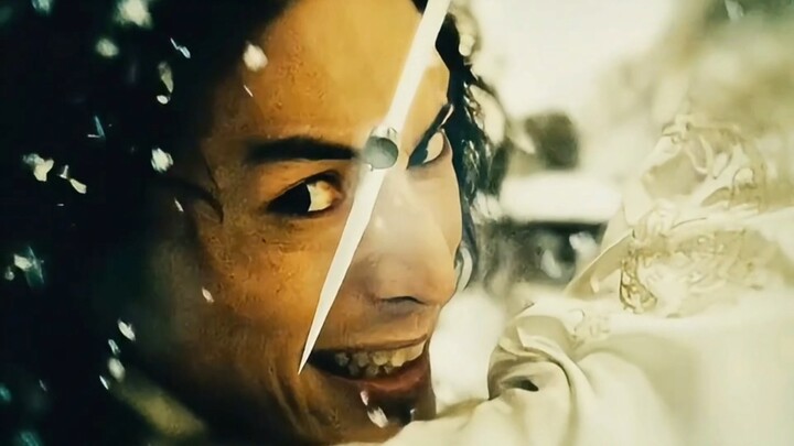 你猜我为什么单手接你的斩击