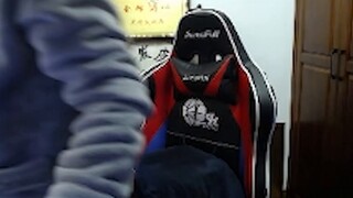 المذيع الوحيد على الإنترنت الذي يستطيع التحدث مع سان لانغ