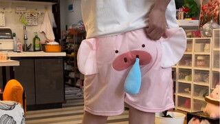 แฟนหนุ่มของพวกคุณก็ชอบใส่กางเกงขาสั้นแปลกๆ แบบนี้ให้คุณดูเหมือนกันใช่ไหม…