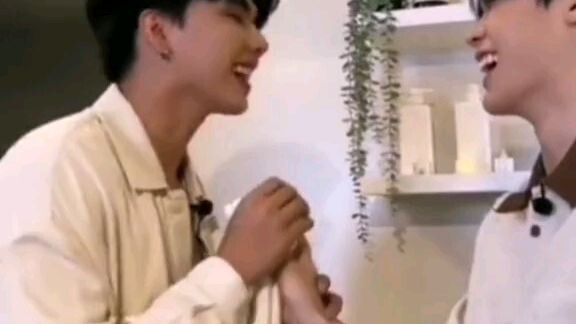 lipstolips💋#sweatmomenst#fortpeat