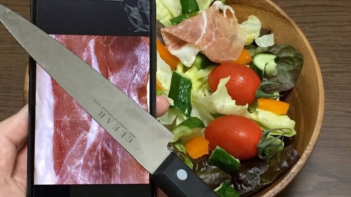 Mind-blowing! This is how anime fans eat salad!