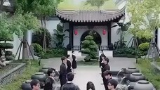 Mahasiswi dipaksa menikah dengan CEO yang salah mengenalinya, ia pikir sial, tapi malah dimanjakan