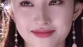 【ليو ييفي】ابتسامة خفيفة وعيون جميلة تلمع