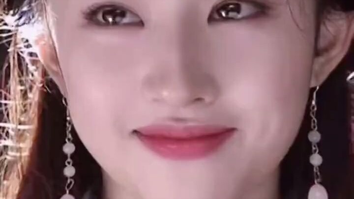 [Liu Yifei] A charming smile and beautiful, sparkling eyes
