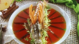 这条鱼就像中了核辐射一样