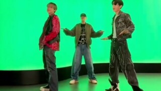 Crush x 朴志焄 x 金道荣《Hmm-cheat》舞蹈挑战
