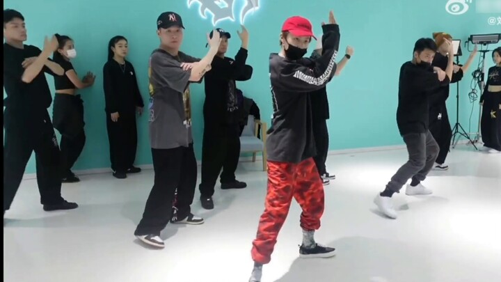 Đối với một số người, chỉ cần một clip trong phòng tập là đủ để thu hút người hâm mộ