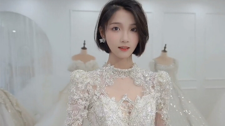 “Cô gái đẹp từ thời còn mặc đồng phục đến khi khoác áo cưới”