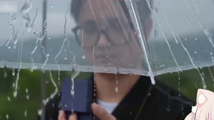 Kubis menonton video lucu