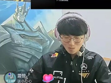 Faker xem Faker mặc đồ nữ