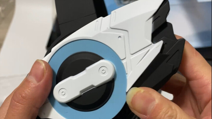 Unboxing Kamen Rider Zero One's expensive CD-BOX headphones look like this