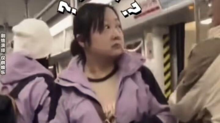 ⚡مخادع يرتدي زيًّا متطابقًا في المترو⚡