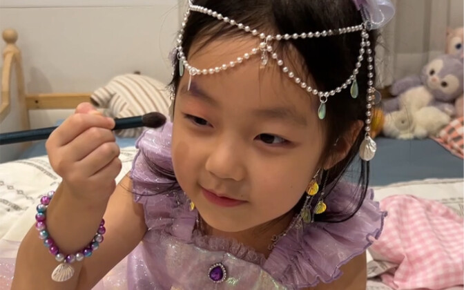 When the little ones reach the age of vanity, they have to watch their appearance at all times.