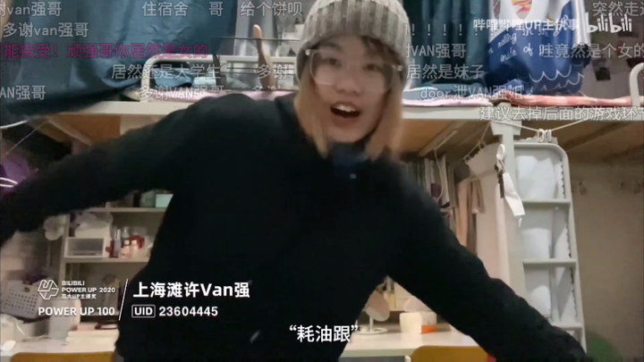 Bên kia biển chính là anh Van Cường! Aaaaaaahhhhh!