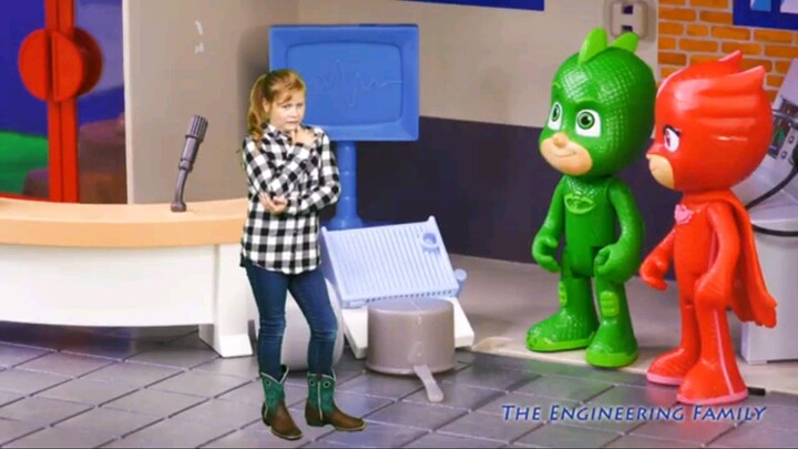 Toy Story Woody Teaches Assistant How To Be A Sheriff  with PJ Masks