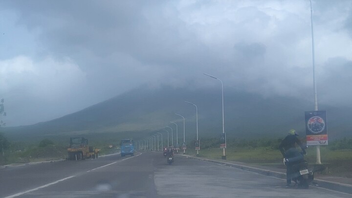 我们不应该被自己的年龄给框住，在生活中时刻保持活力，对事物充满活力，勇敢去尝试不同的事物。